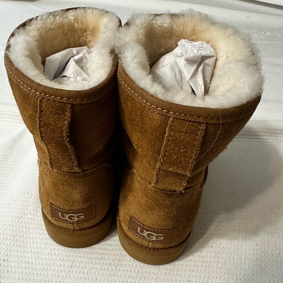 UGGs - Picture 2 of 4